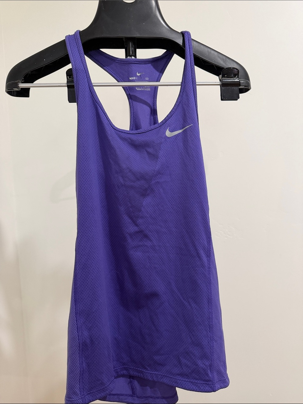 Nike Women’s zonal cooling Purple Tank Top